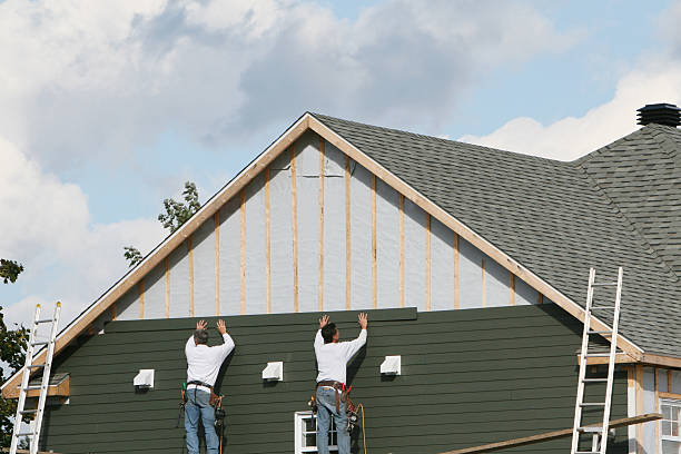 Professional Vinyl Siding technician working in Durham, OR